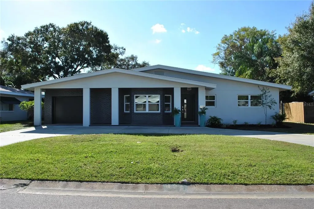 424 45th Avenue NE St Petersburg FL 33703