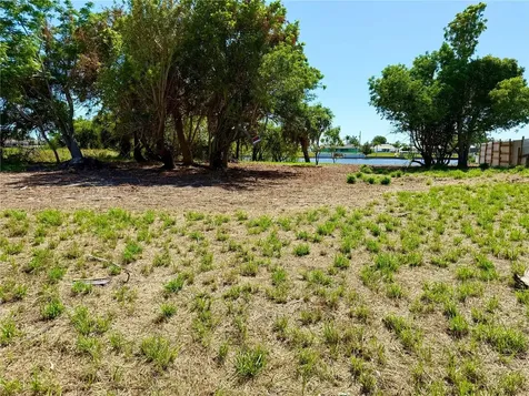 834 Ellicott Circle NW Port Charlotte FL 33952