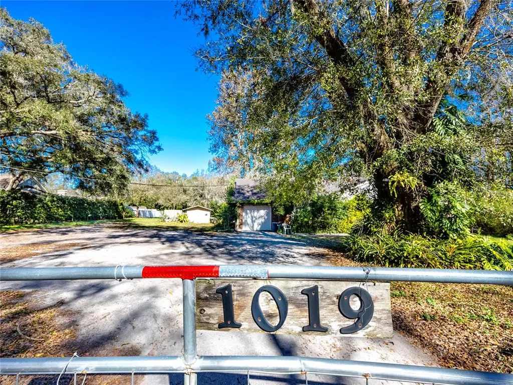 1019 Crystal Lake Road Lutz FL 33548