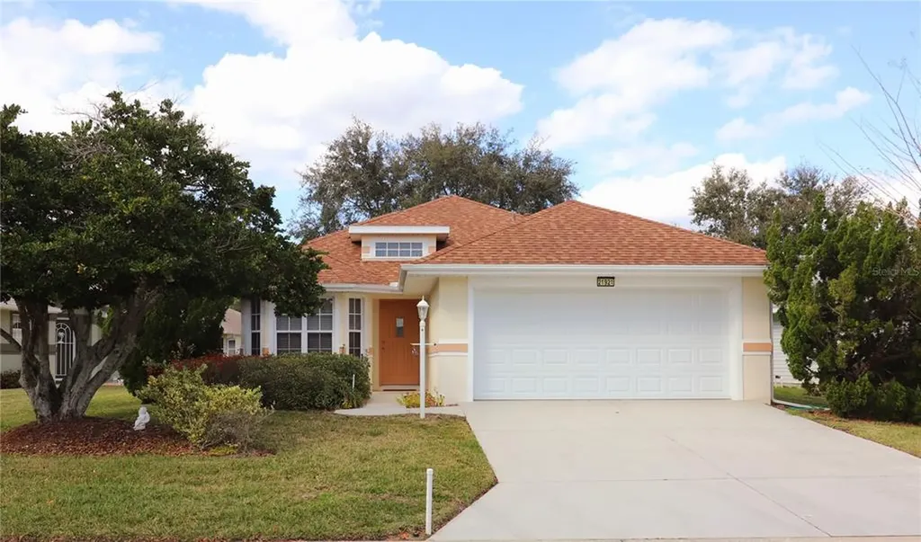 21921 King Henry Avenue Leesburg FL 34748