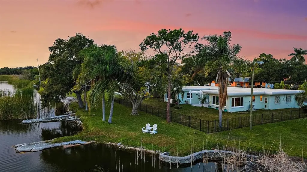 1648 28th Avenue S St Petersburg FL 33712