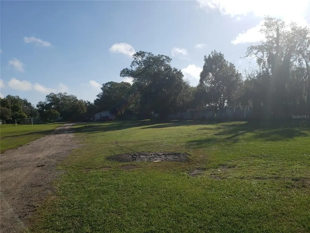 2965 Dixon Avenue Dover FL 33527