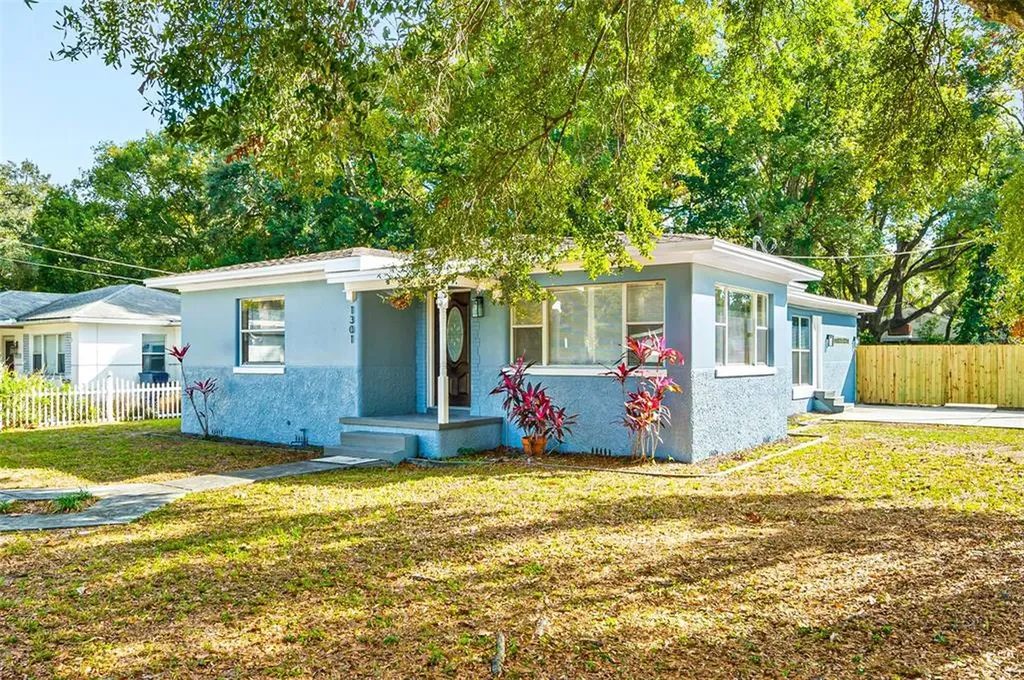 1301 E Knollwood Street Tampa FL 33604