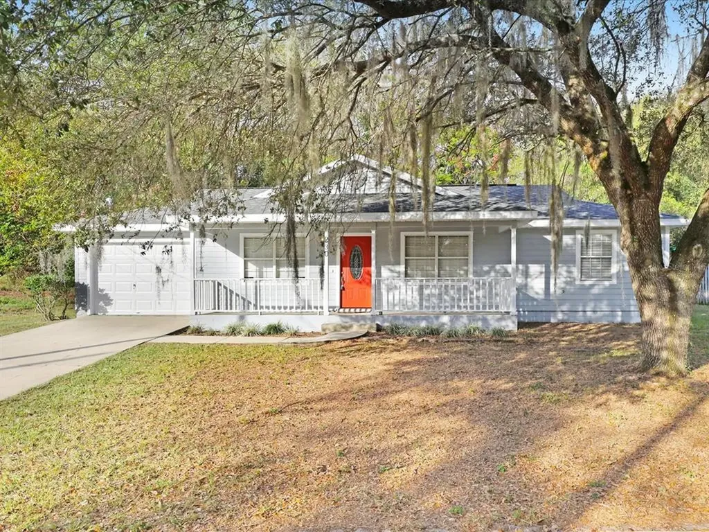 230 N Salisbury Avenue Deland FL 32720