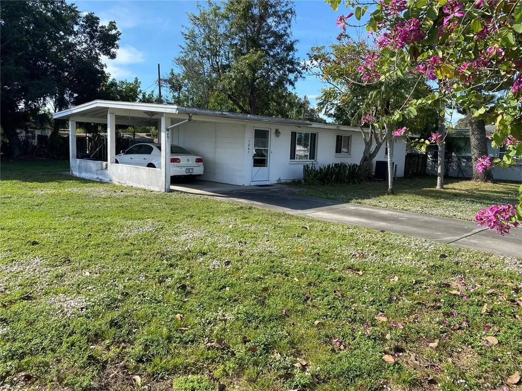 504 63rd Avenue W Bradenton FL 34207