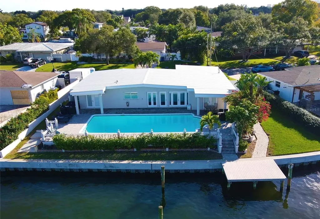 1115 37th Avenue NE St Petersburg FL 33704