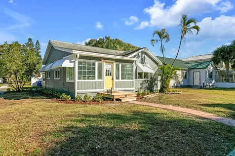 715 30th Avenue N St Petersburg FL 33704