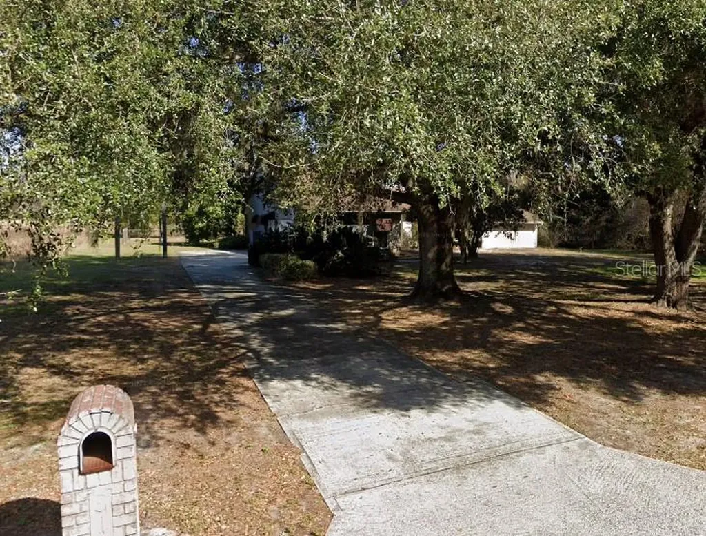 915 Crenshaw Lake Road Lutz FL 33548