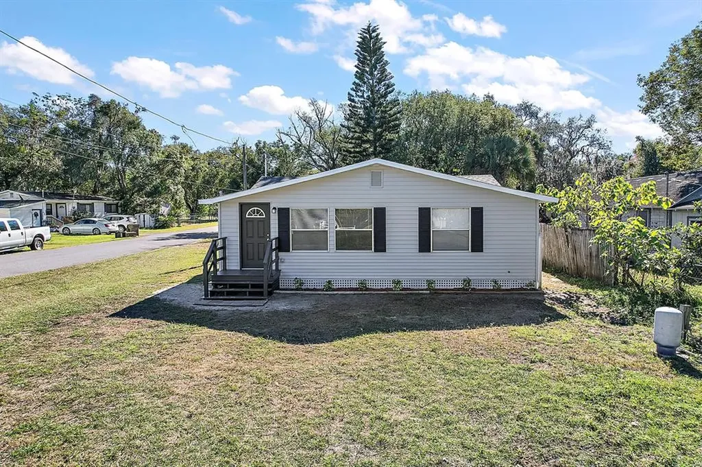 16138 2nd Street Umatilla FL 32784
