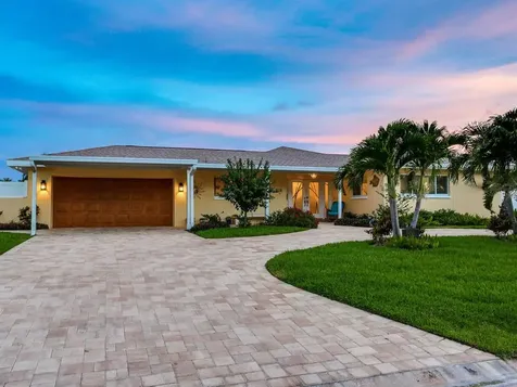 1028 79th Street S St Petersburg FL 33707