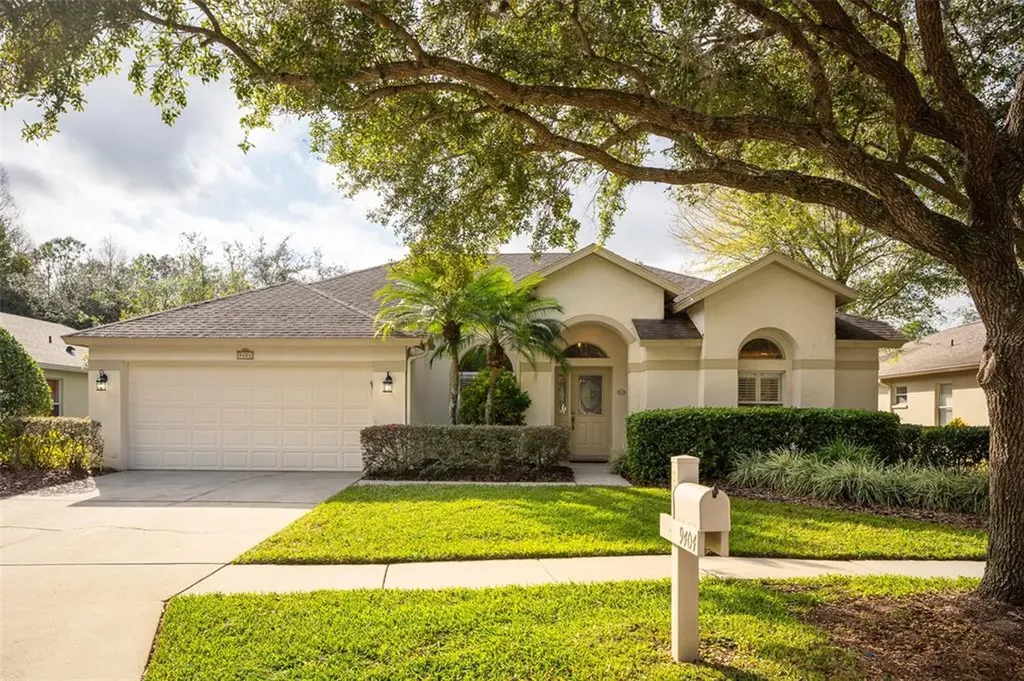 9404 Hunters Pond Drive Tampa FL 33647