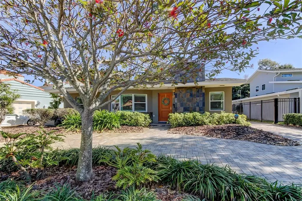 201 Alora Street NE St Petersburg FL 33704