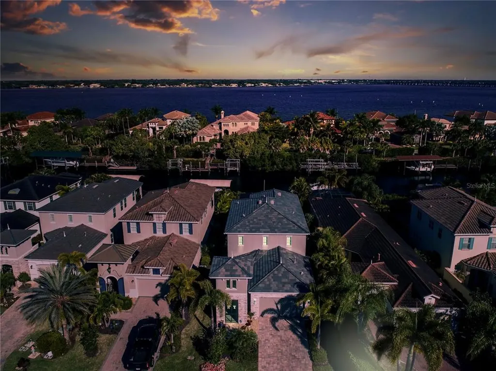 4007 5th Avenue NE Bradenton FL 34208