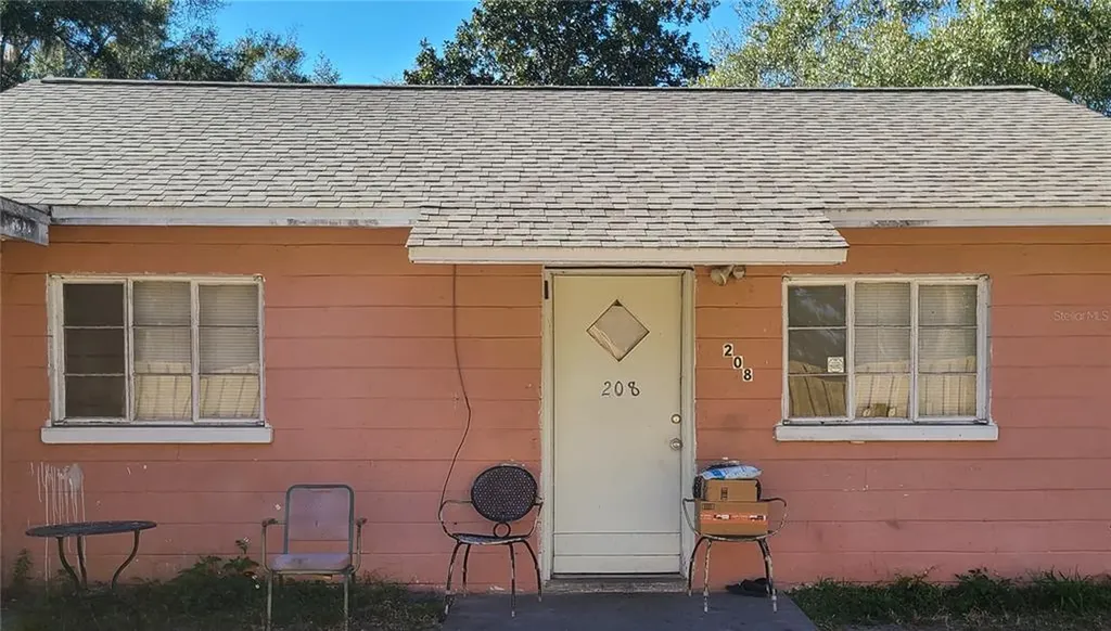 208 W Volusia Avenue Deland FL 32720