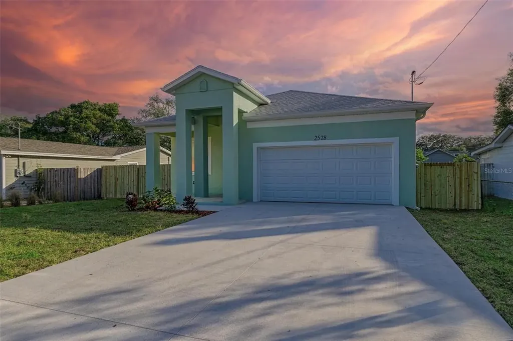 2528 Lake Ellen Lane Tampa FL 33618