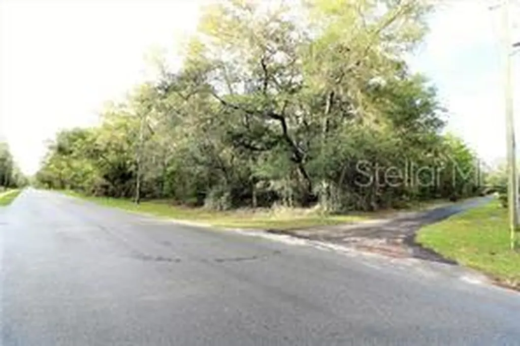 239/237 Lake Street Pomona Park FL 32181