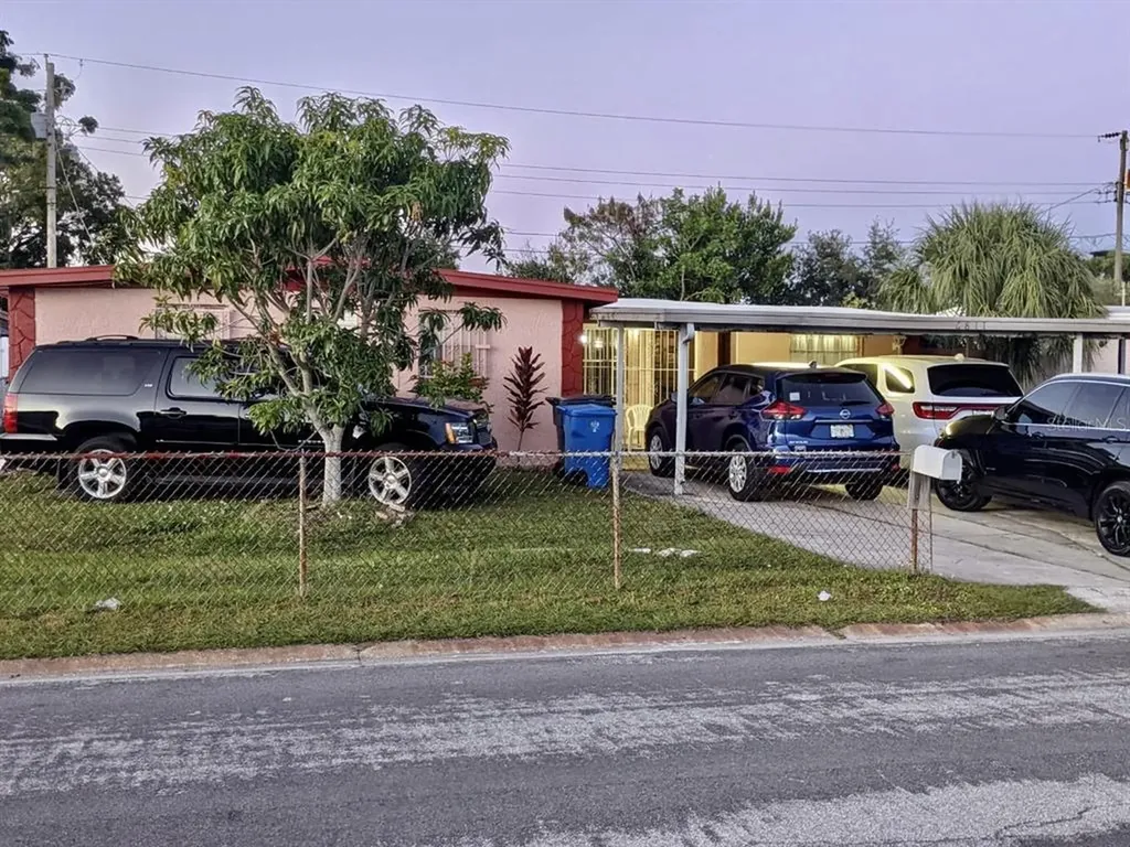 6811 W Burke Street Tampa FL 33634