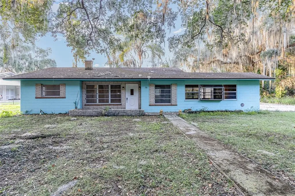 706 Miller Street Leesburg FL 34748