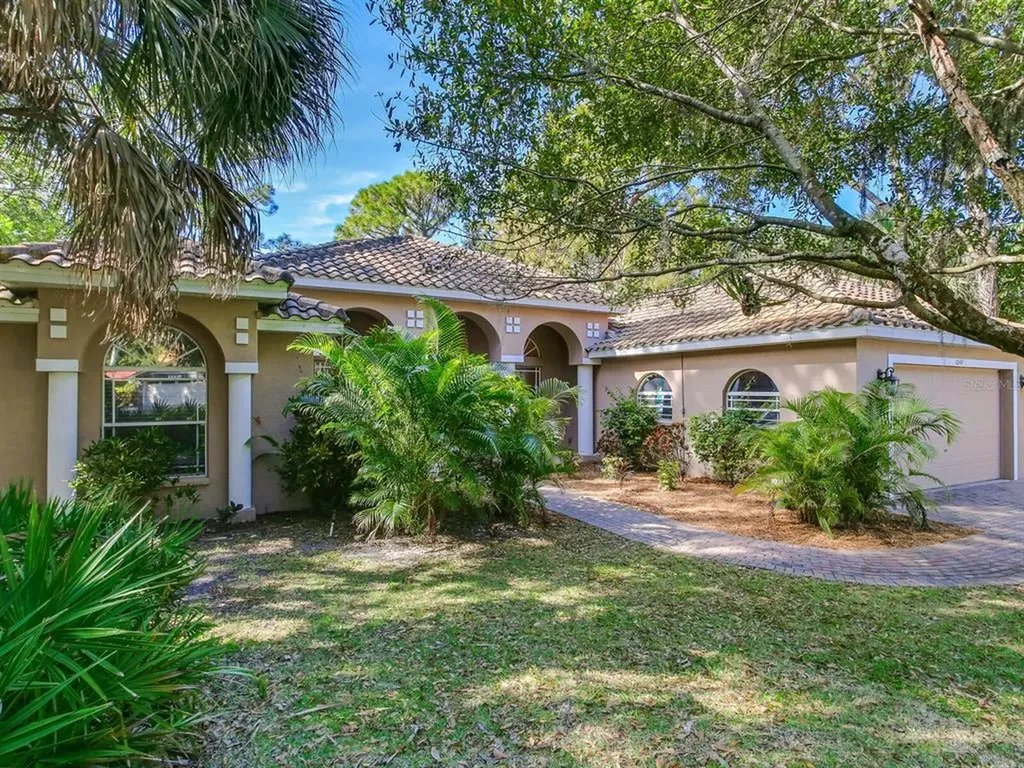 1249 Fairway Circle S St Petersburg FL 33705