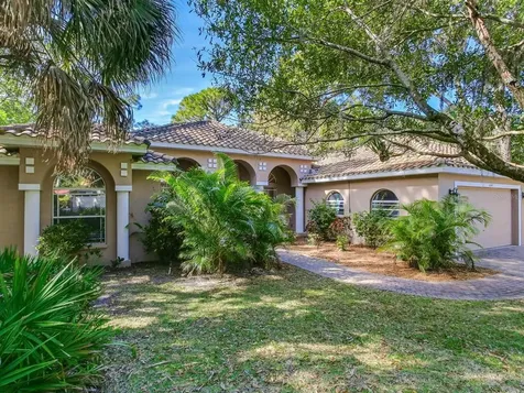 1249 Fairway Circle S St Petersburg FL 33705