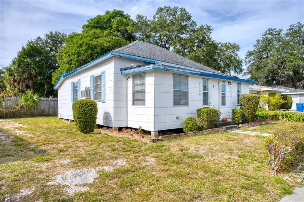 406 Blanche B Littlejohn Trail Clearwater FL 33755