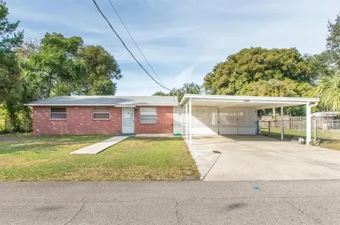 1305 N Barnes Street Plant City FL 33563