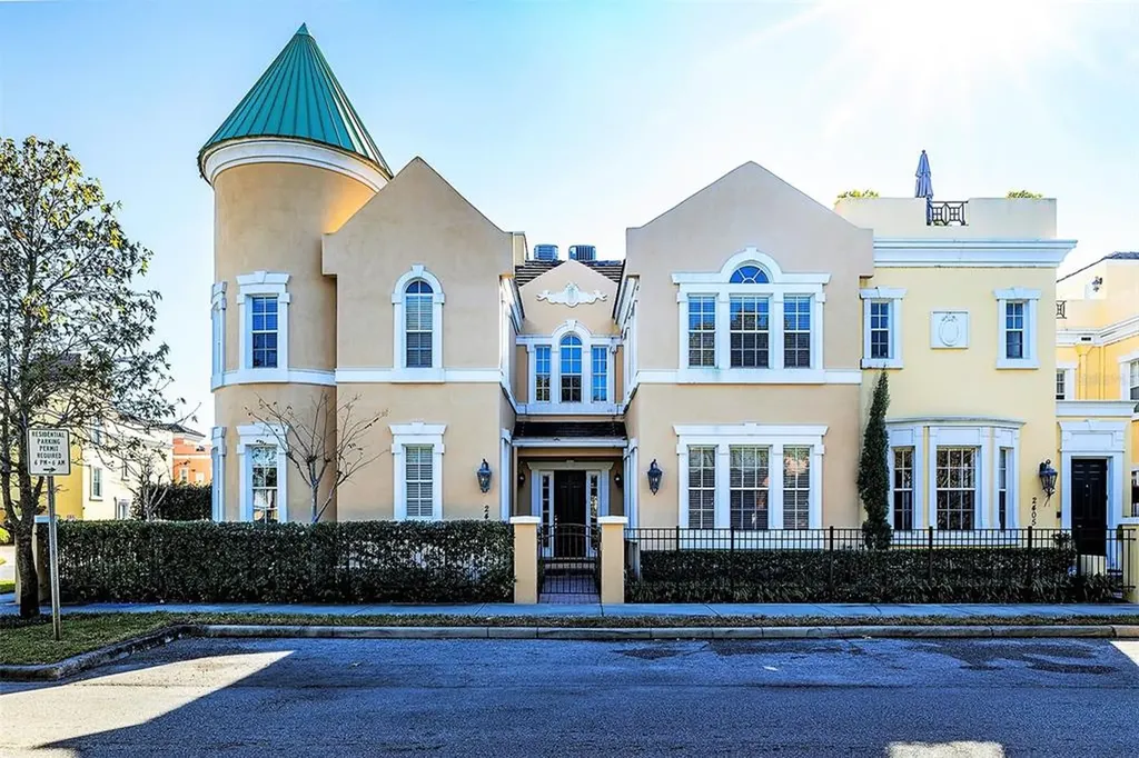 2401 Victoria Gardens Lane Tampa FL 33609