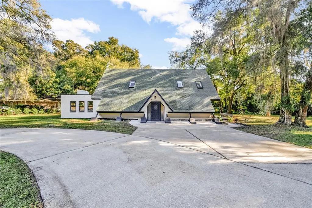 733 N Frankfort Avenue Deland FL 32724