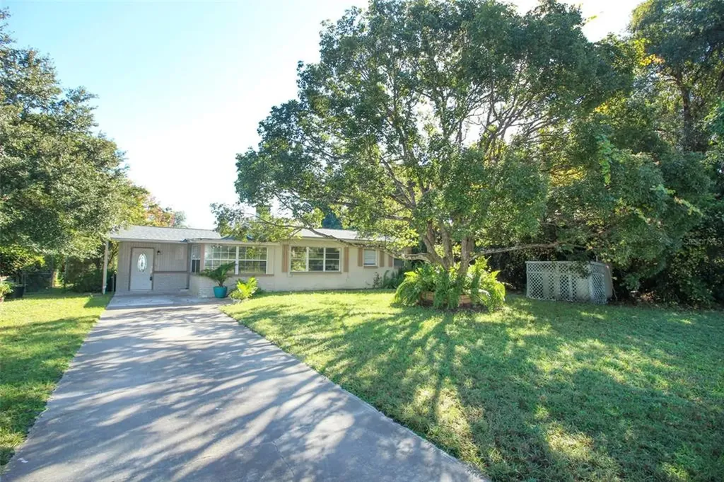 1929 West Parkway Deland FL 32724
