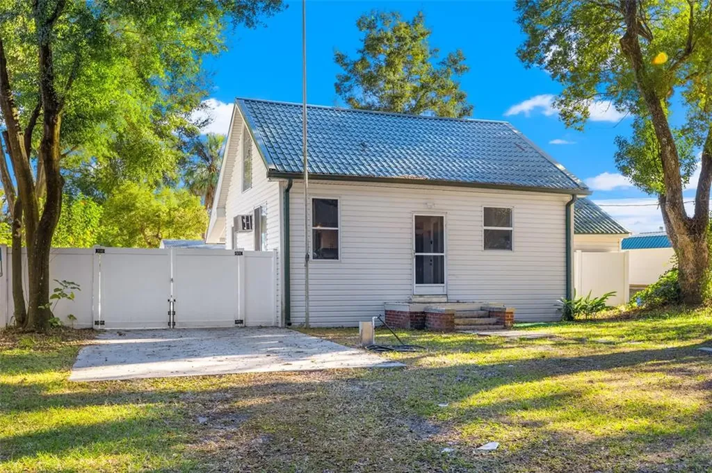 5150 4th Street Zephyrhills FL 33542