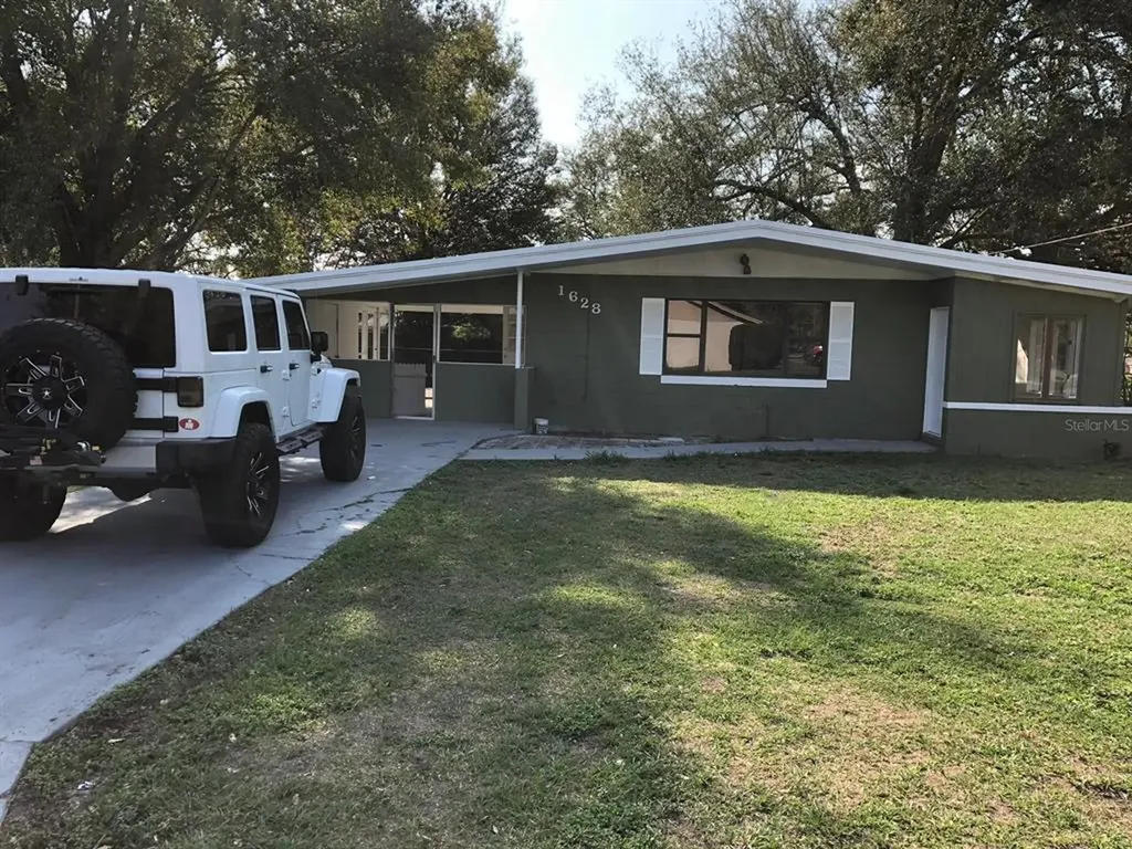 1628 Roselawn Street SW Winter Haven FL 33880