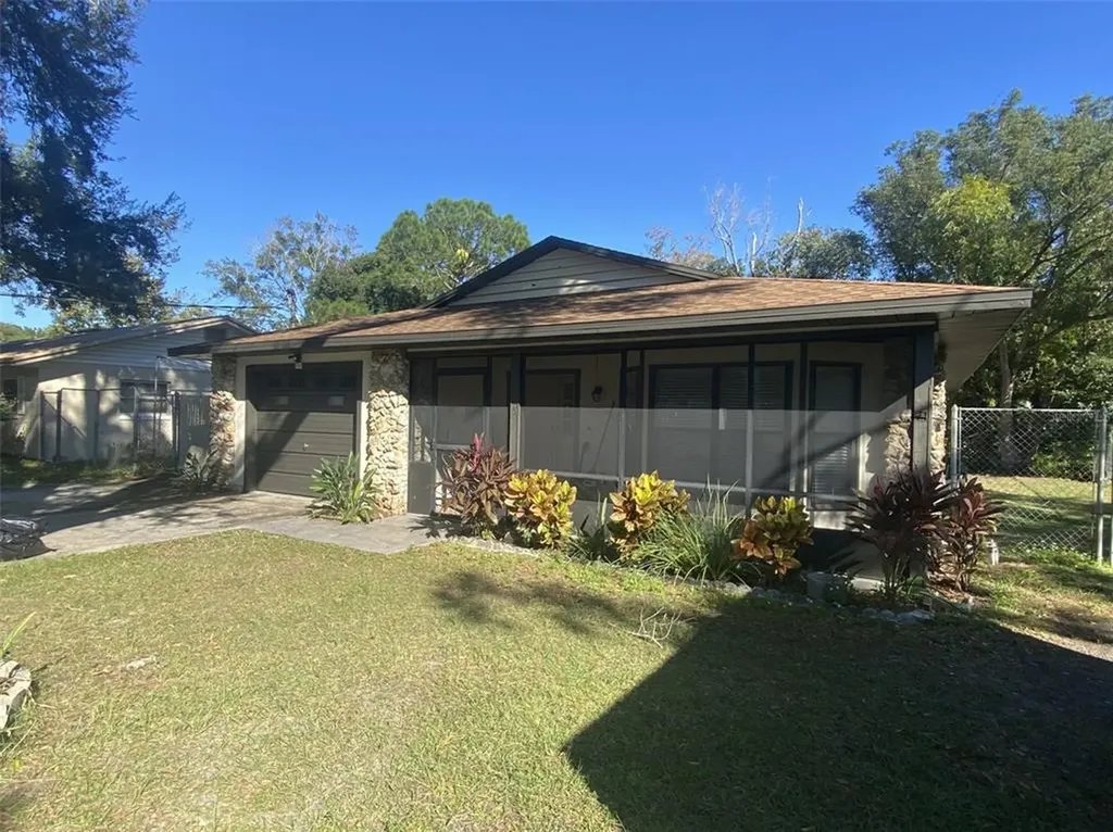 916 N New Hampshire Avenue Tavares FL 32778