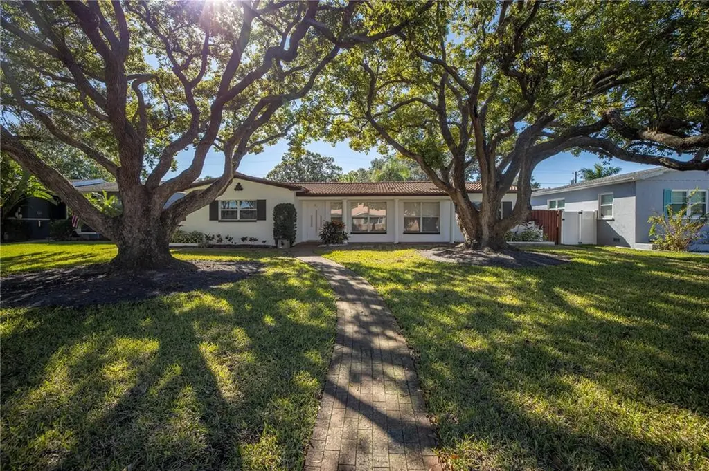 810 37th Avenue NE St Petersburg FL 33704