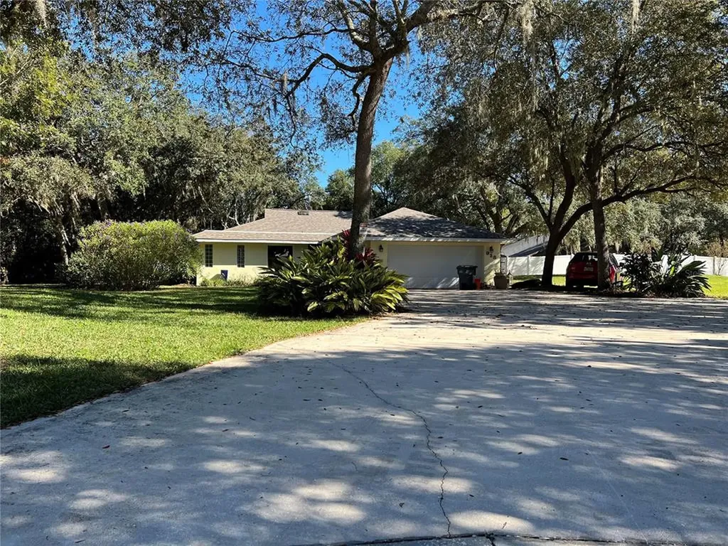 928 Country Lake Circle Lake Wales FL 33898