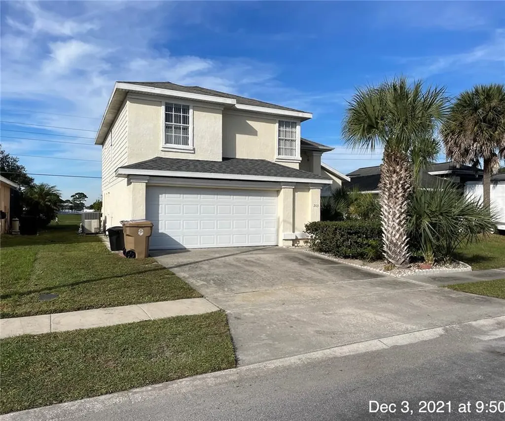 203 Hidden Springs Circle Kissimmee FL 34743