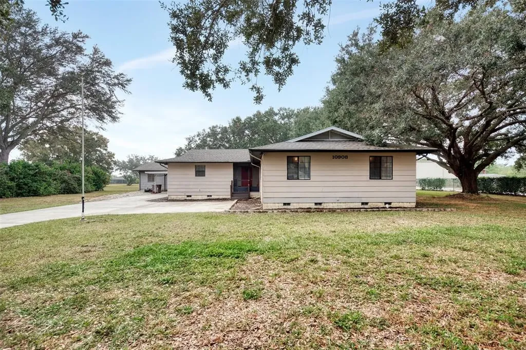 10908 8th Avenue E Bradenton FL 34212