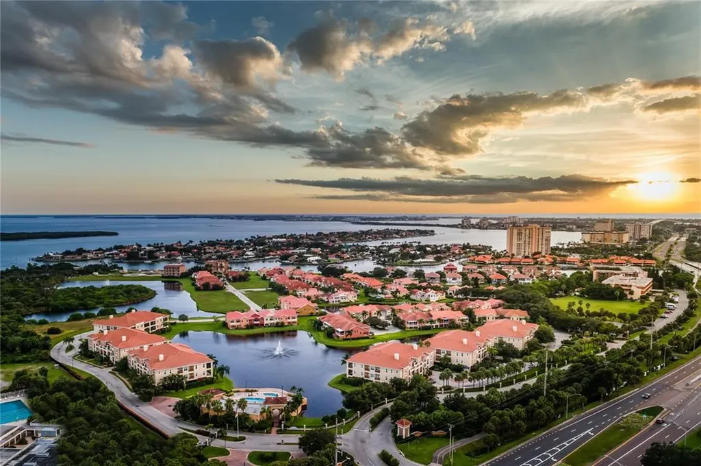 22 Franklin Court S St Petersburg FL 33711