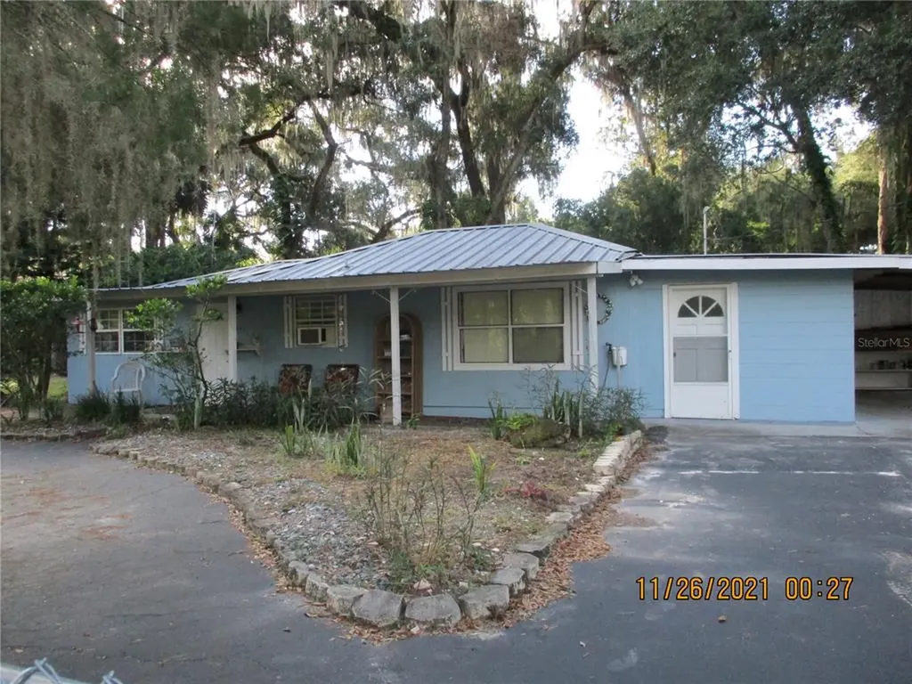 1883 Cr 422 Lake Panasoffkee FL 33538