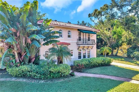 1310 Murok Way S St Petersburg FL 33705
