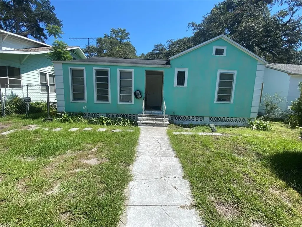 1532 13th Street S St Petersburg FL 33705
