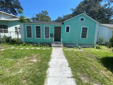 1532 13th Street S St Petersburg FL 33705