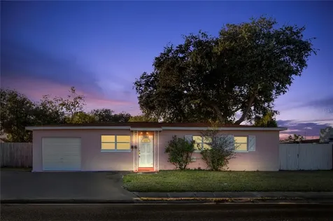 7662 16th Street N St Petersburg FL 33702