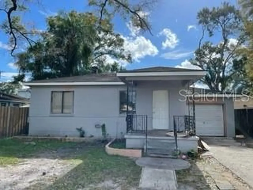 1700 W Cluster Avenue Tampa FL 33604