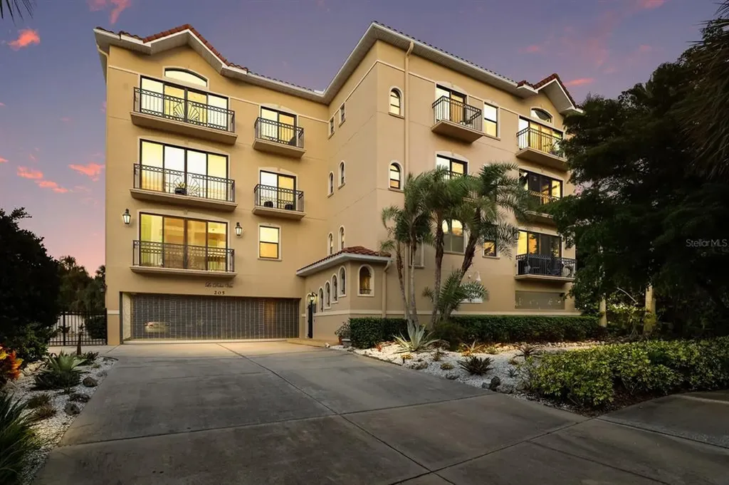 205 Golden Gate Point Sarasota FL 34236