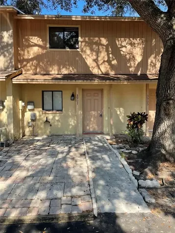 3907 Oak Limb Court Tampa FL 33614
