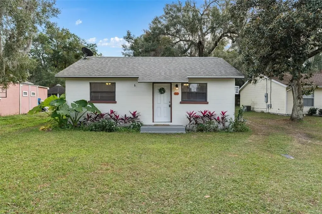 210 W Volusia Avenue Deland FL 32720