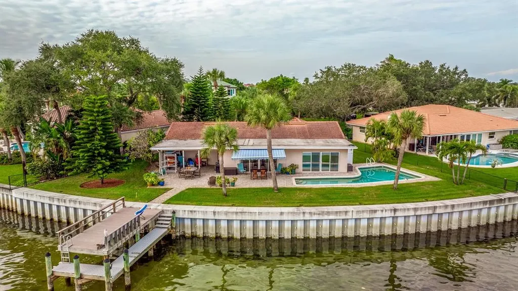 1910 Illinois Avenue NE St Petersburg FL 33703
