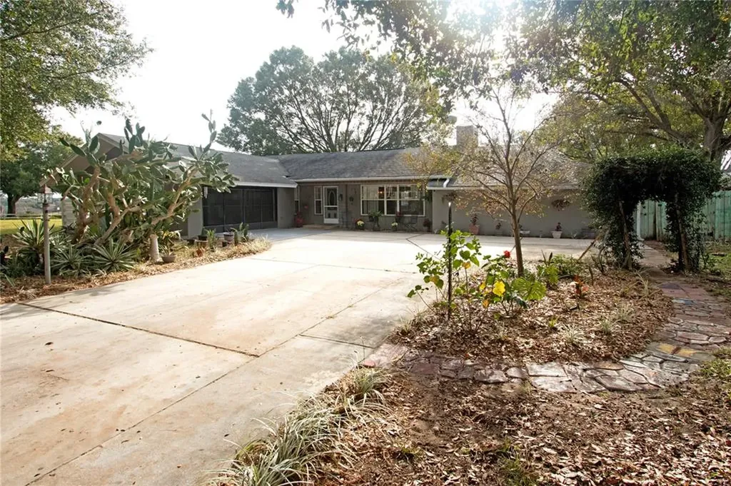 33848 Valencia Drive Leesburg FL 34788
