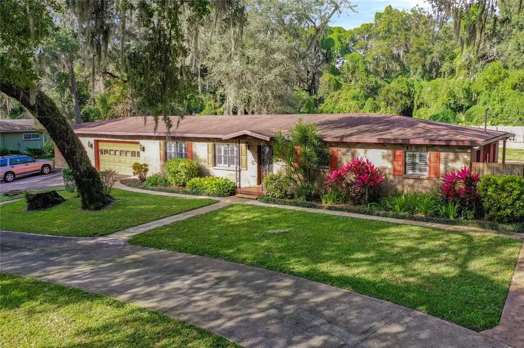2806 Bloomingdale Avenue Valrico FL 33596