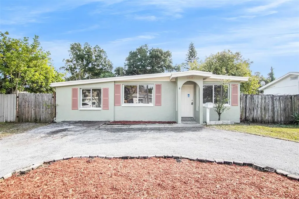 1858 Oregon Avenue NE St Petersburg FL 33703